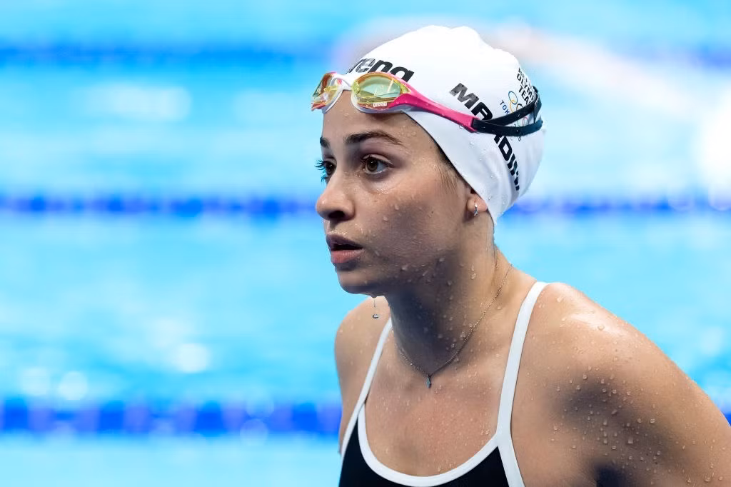 Thi đấu với tư cách là thành viên của "Đội Olympic tị nạn", Yusra Mardini thu hút sự chú ý khi có gương mặt nổi bật. Bên cạnh đó, gu thời trang năng động của nữ vận động viên từng để lại ấn tượng sâu đậm với cây bút của tờ Vogue.