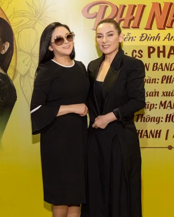 Nhu Quynh len tieng chuyen bat hoa voi Phi Nhung
