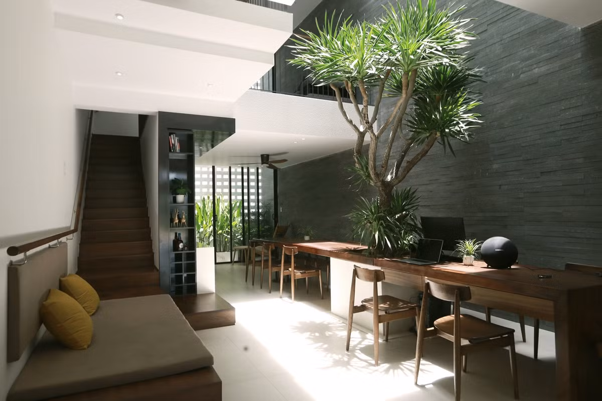 Mỗi lần công việc áp lực, chị rủ cả nhóm về nhà, tận hưởng cảm giác như đang ở quán cà phê và làm việc lại hăng say hơn.