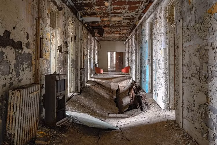 4. Willard Asylum, Willard, New York. Có thể nói, bệnh viện Willard Asylum là một trong những địa danh đáng sợ nhất của Mỹ cũng như trên toàn thế giới. Rất nhiều tài liệu ghi chép rằng, hơn một nửa trong số 50.000 bệnh nhân của Willard Asylum trên đường đến biên giới đã tử nạn.