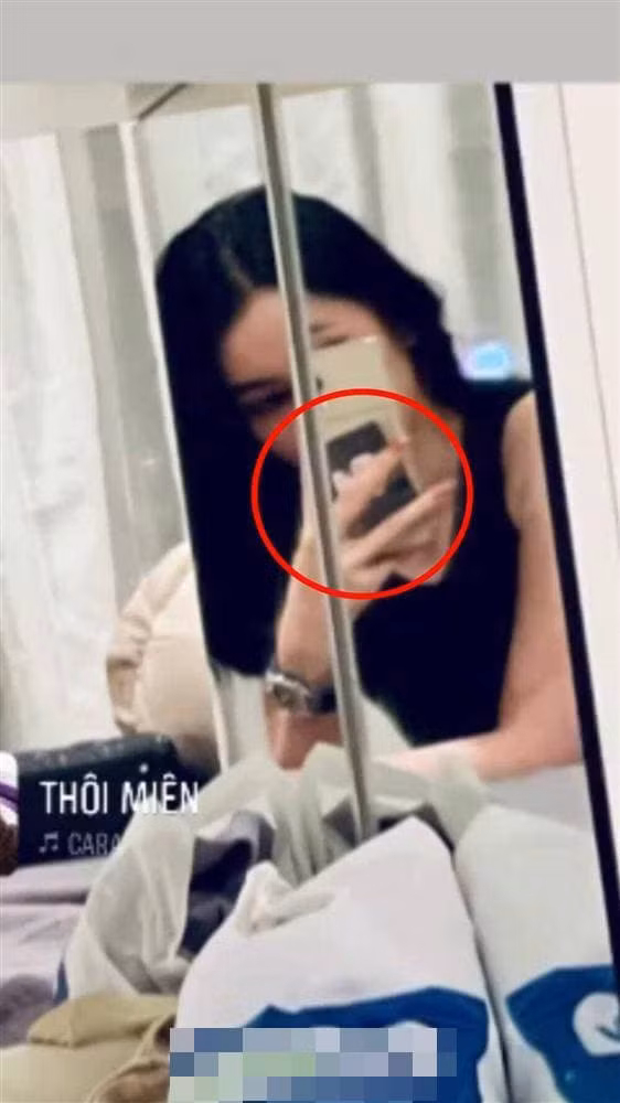 Cam Dan de anh chup chung cung chong cu Le Quyen trong op dien thoai-Hinh-3