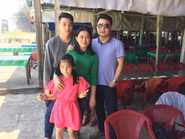 Đời tư về ông bố quyền lực của Mạnh Trường trong "Hương vị tình thân" - Hình 4 Doi tu ve ong bo quyen luc cua Manh Truong trong