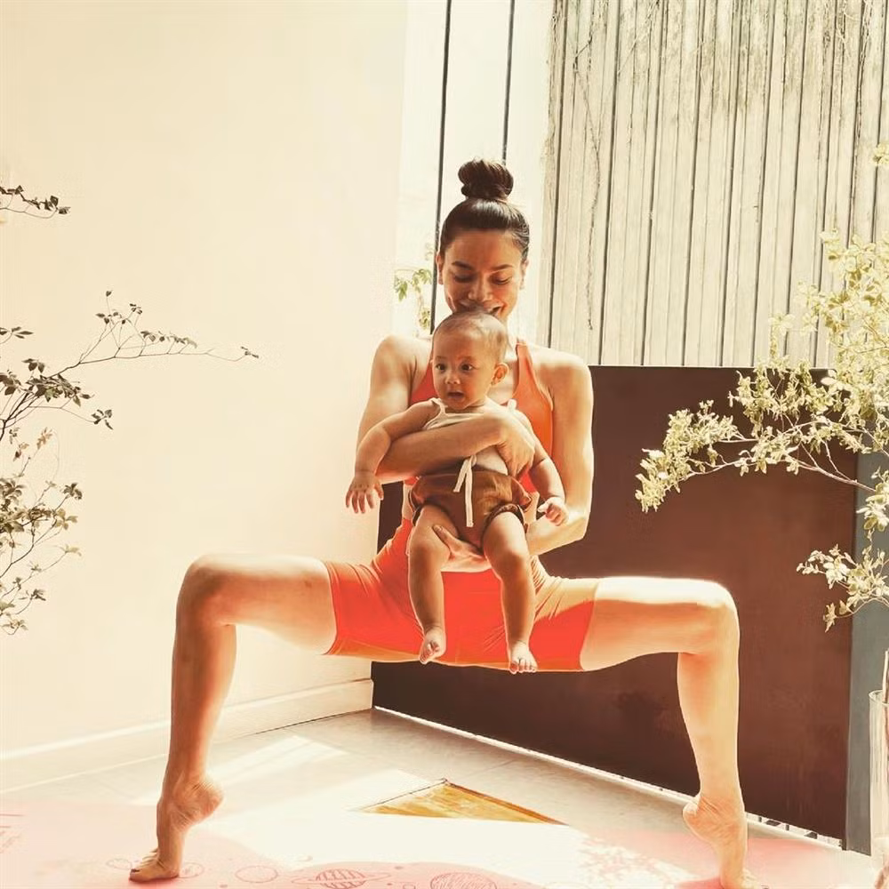 Tuy nhiên, khi có thêm sự xuất hiện của Lisa, bức ảnh Hồ Ngọc Hà nhón chân với thân hình săn chắc toàn cơ nhận được hẳn 14,5k lượt thả tim.