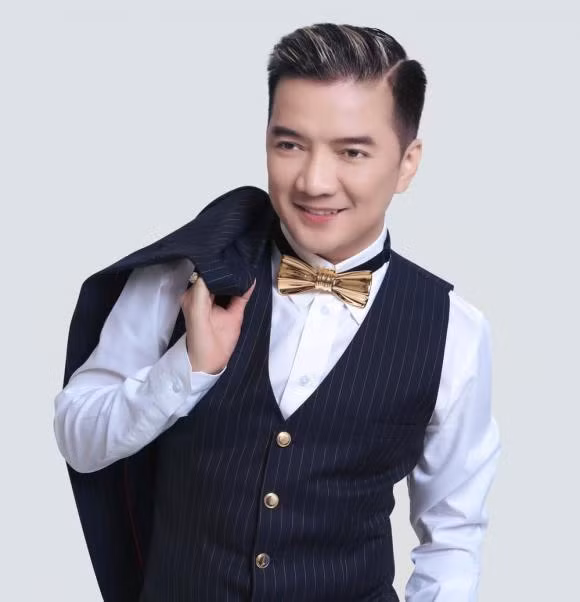 Đàm Vĩnh Hưng khiến netizen khóc thét với ảnh thời chưa "chuyển giới" - Hình 4 Dam Vinh Hung khien netizen khoc thet voi anh thoi chua