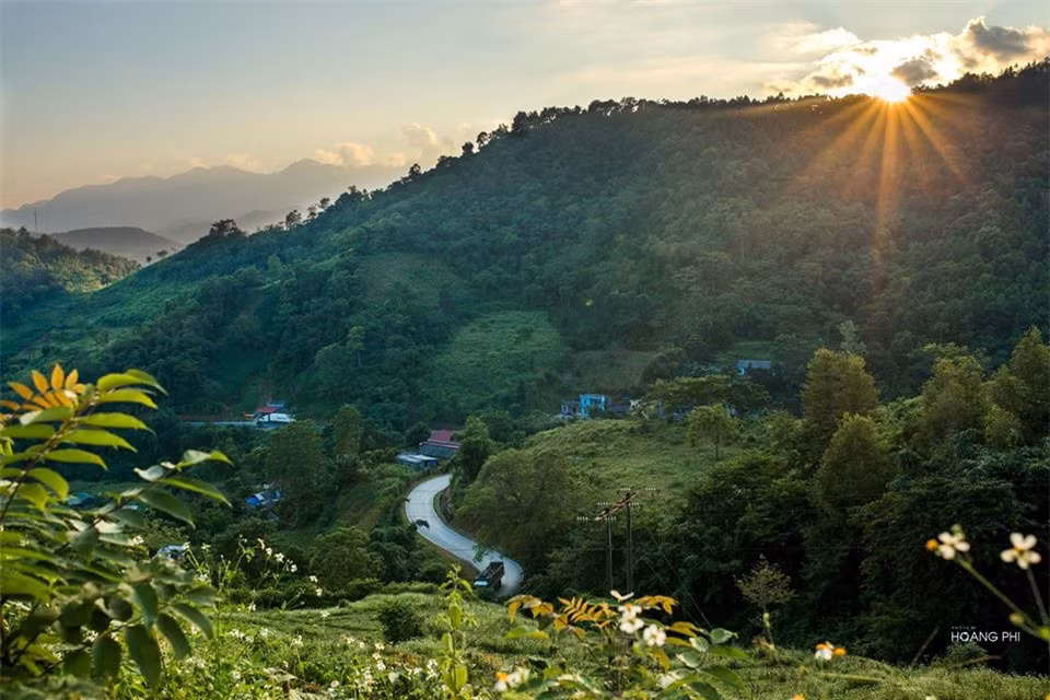 Người dân nơi đây kể lại rằng, vào thế kỷ 11 có vị thủ lĩnh Nùng Trí Cao đã lãnh đạo nhân dân Cao Bằng đánh tan quân Tống xâm lược, bảo vệ biên cương Tổ quốc. Ảnh: Hoàng Phi.