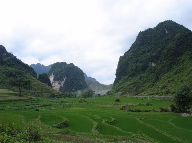 Còn thung lũng nơi có các nàng tiên vẫy gọi Nùng Trí Cao được đặt tên là Lũng Riệc (tiếng Tày riệc có nghĩa là vẫy gọi). Ảnh: Vu Son 