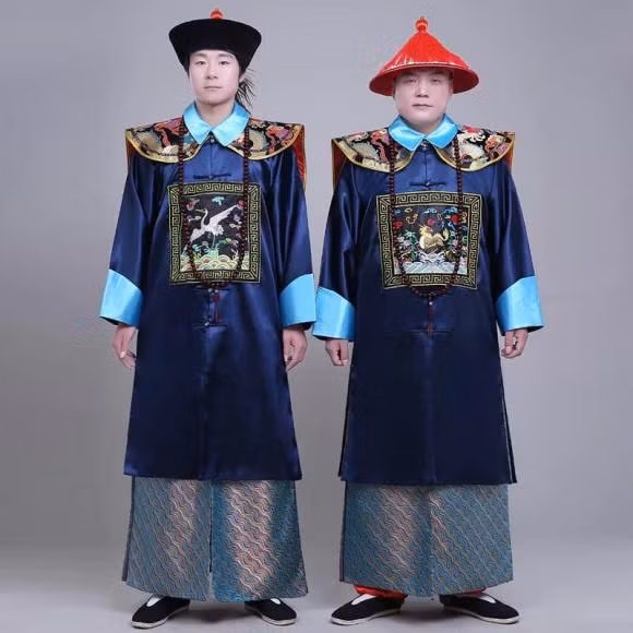 Khi yet kien vua, vi sao cac quan dai than thuong phat hai ong tay ao?-Hinh-2