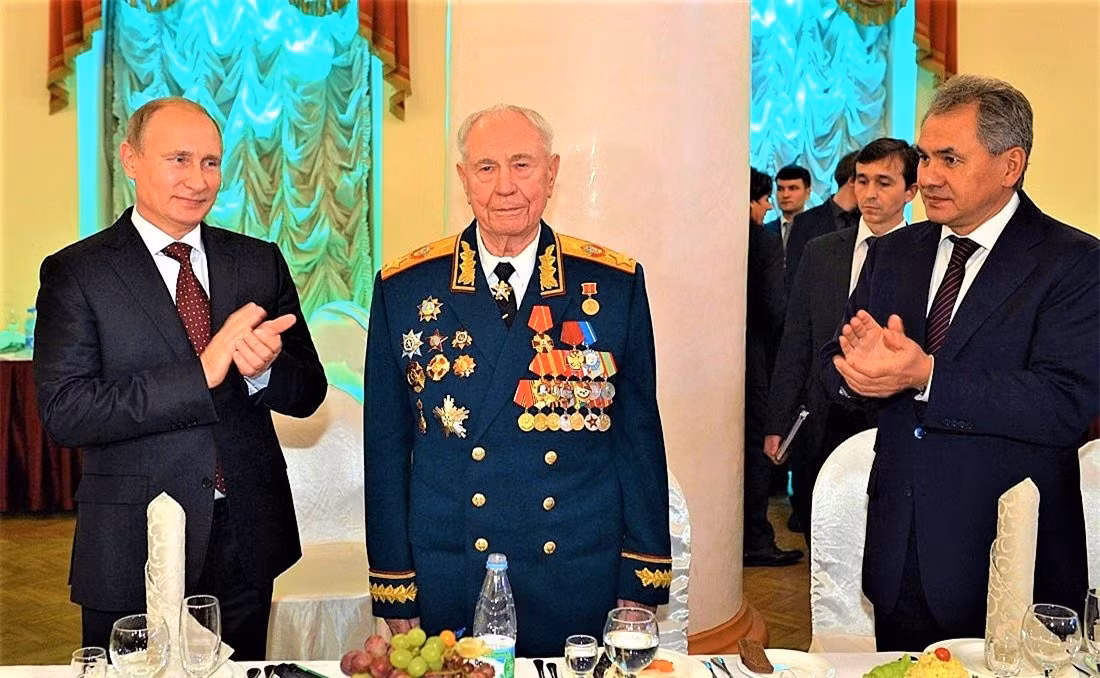Vị nguyên soái Liên Xô cuối cùng được ông Putin tặng đồng hồ là ai? ảnh 3