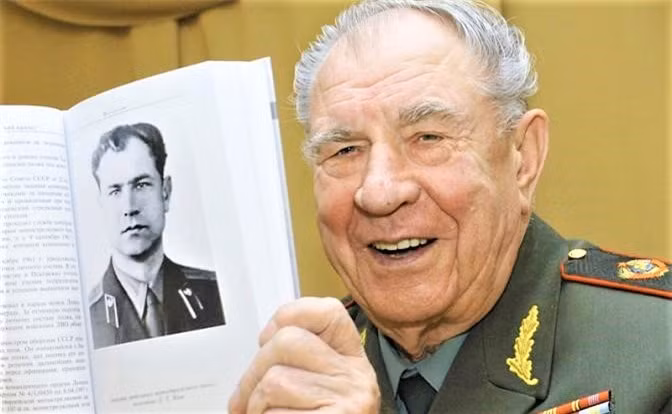 Vị nguyên soái Liên Xô cuối cùng được ông Putin tặng đồng hồ là ai? ảnh 2