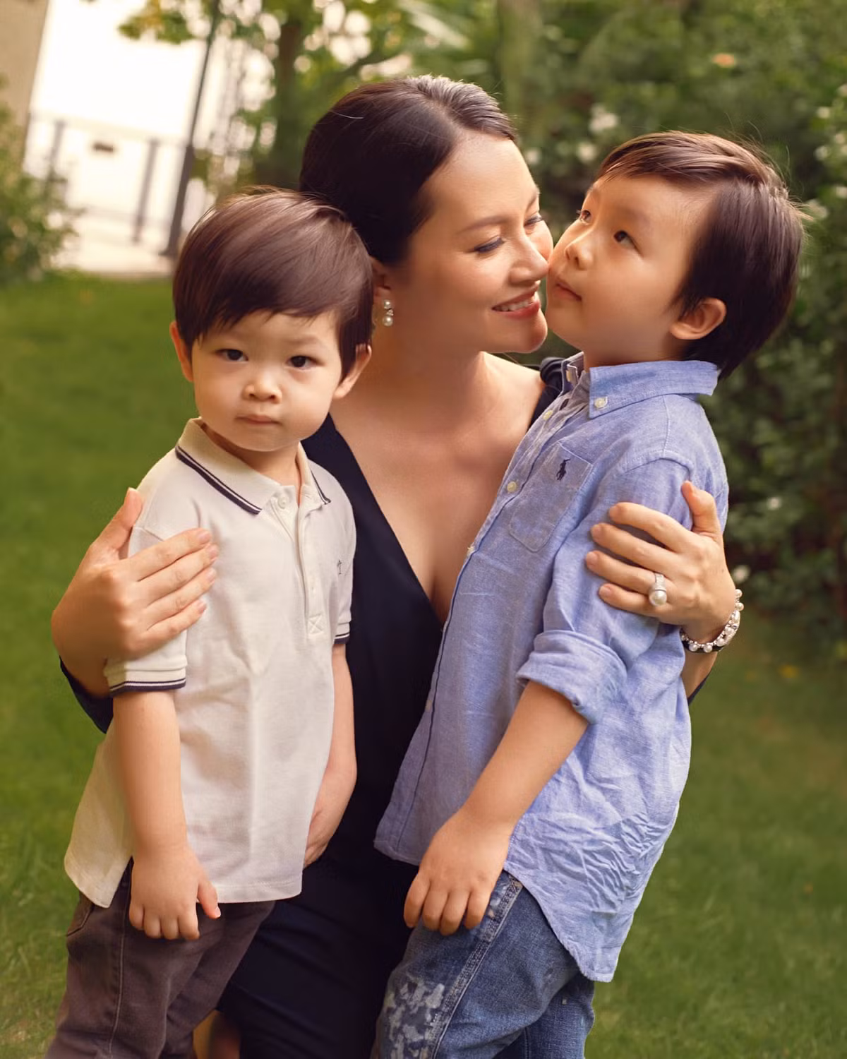 Sau khi tham gia phim 'Cha và con và... ' của đạo diễn Phan Đăng Di, Đỗ Hải Yến tạm dừng đóng phim và dành toàn bộ thời gian cho công việc làm mẹ. Con trai lớn nhất của cô nay đã 6 tuổi, bé trai thứ 2 gần 4 tuổi và cô con gái út gần 1 tuổi rưỡi.