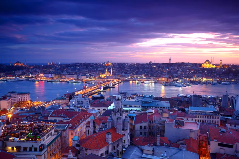 Istanbul, Thổ Nhĩ Kỳ với nhiều tòa kiến trúc cổ. 