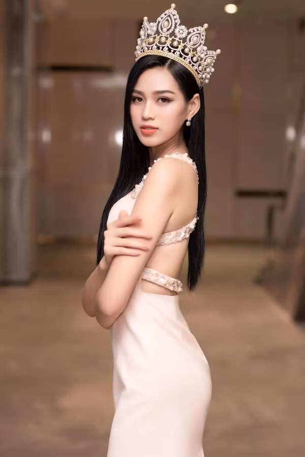 Hoa hau Viet Nam 2020 Do Thi Ha ngay cang goi cam-Hinh-26