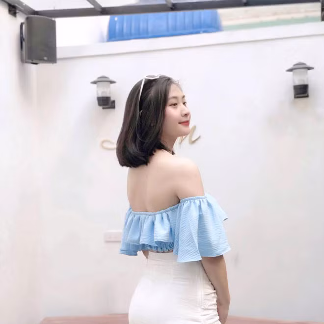Cô giáo bị nhầm lẫn là học sinh vì quá trẻ khiến dân tình xôn xao - Hình 3 Co giao bi nham lan la hoc sinh vi qua tre khien dan tinh xon xao-Hinh-3