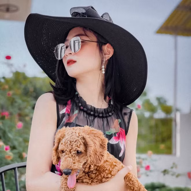 Cô giáo bị nhầm lẫn là học sinh vì quá trẻ khiến dân tình xôn xao - Hình 5 Co giao bi nham lan la hoc sinh vi qua tre khien dan tinh xon xao-Hinh-5