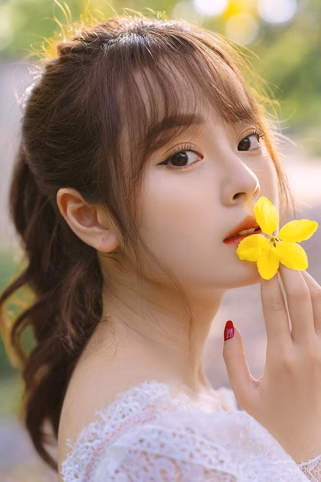 Ve dep dong long nguoi cua nu sinh Tai chinh ben hoa muong hoang yen-Hinh-5
