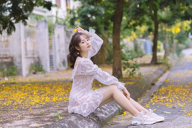 Ve dep dong long nguoi cua nu sinh Tai chinh ben hoa muong hoang yen-Hinh-13