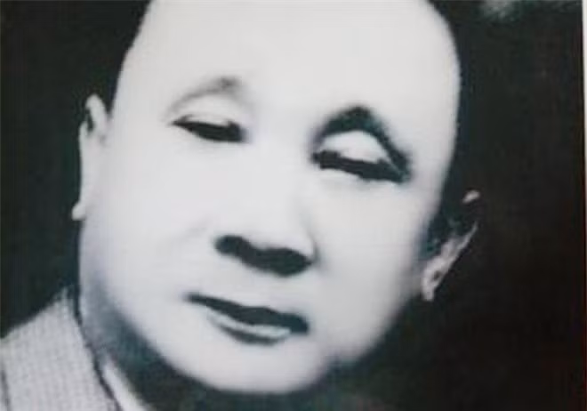 Trong số những nhà đại phú Việt Nam thời kỳ này, Trần Trinh Trạch là bố đẻ của công tử Bạc Liêu Trần Trinh Huy. Không chỉ nổi tiếng về giàu có, ông Trần Trinh Trạch còn là tay chơi khét tiếng đương thời.