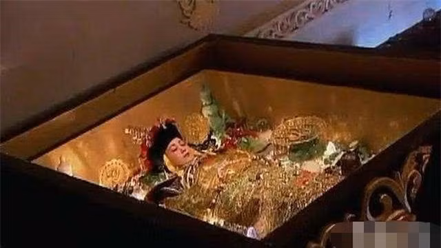 Vi sao Tu Hi Thai Hau qua doi, 1 nam sau moi duoc chon cat?-Hinh-3