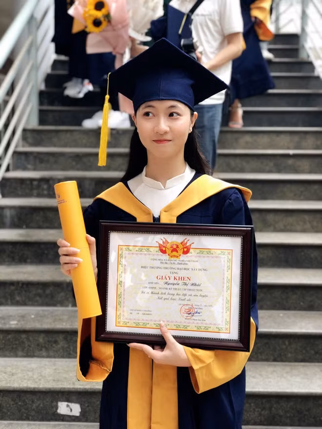Nu sinh xinh dep tro thanh thu khoa dau ra Dai hoc Xay dung Ha Noi