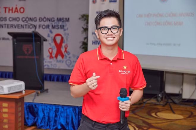 Chang trai duoc menh danh nguoi hung cua cong dong LGBT-Hinh-2