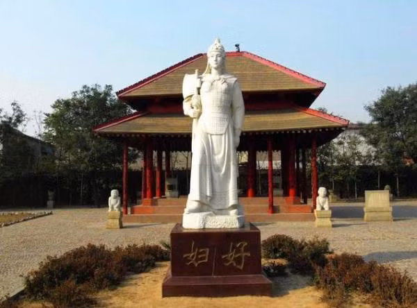 Canh tuong nghiet nga trong lang mo nu tuong co chien tich lung lay-Hinh-3