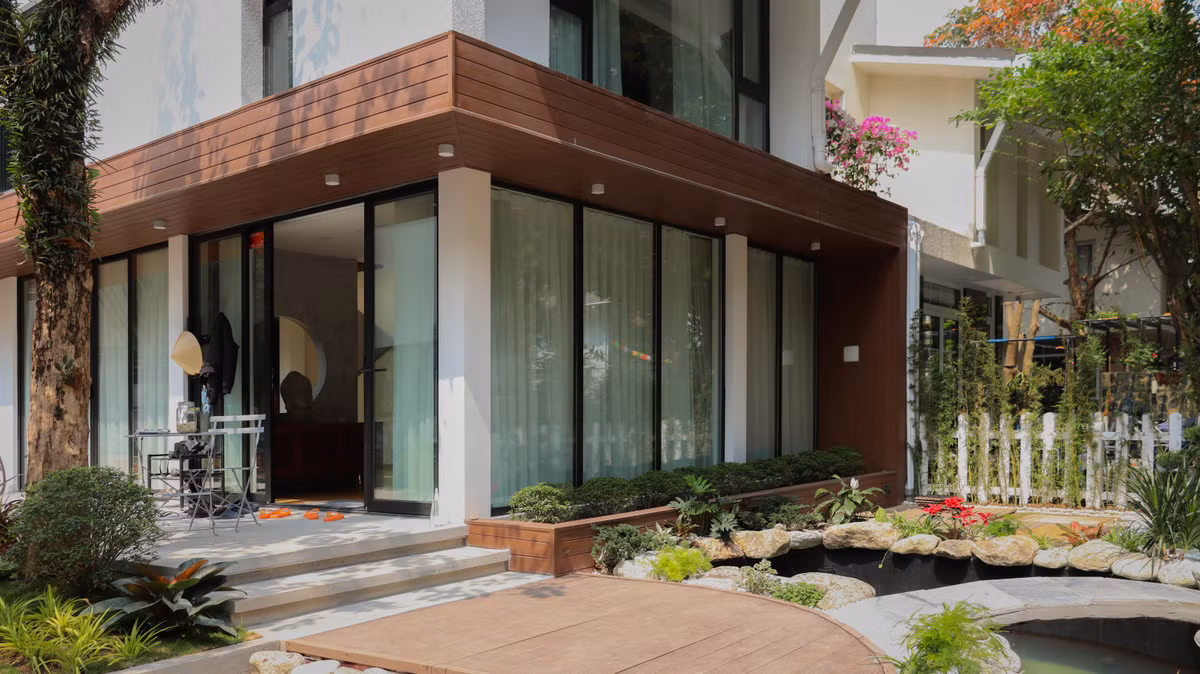 Biệt thự gây thương nhớ bên hồ cá, đưa cả thiên nhiên vào không gian sống
