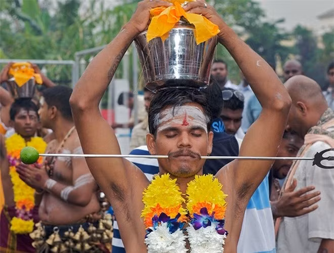 Lễ hội Thaipusam nổi tiếng là một kiểu lễ hội hành xác rùng rợn nhất thế gian. Mỗi năm, Thaipusam đều đặn được tổ chức ngày 15/10 của lịch Tamil, khi ngôi sao Pusam nằm ở vị trí cao nhất