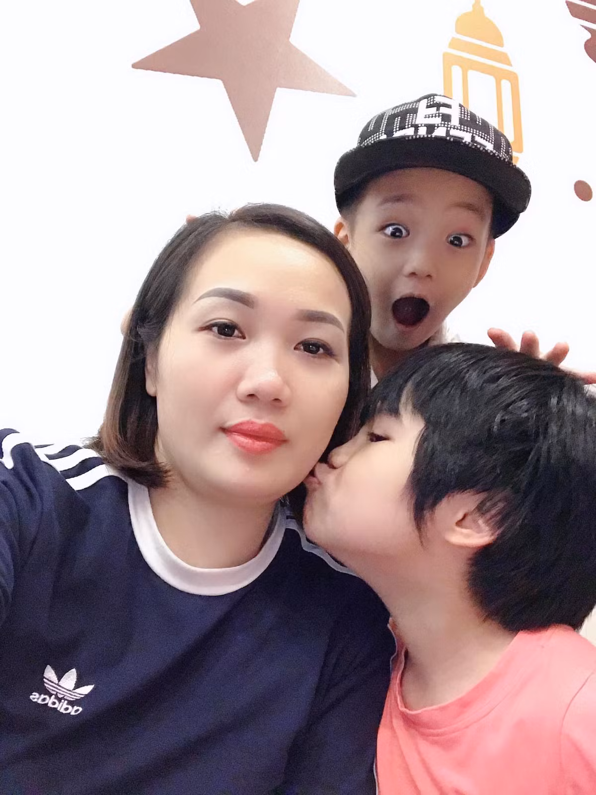 La thu con gai gui me dang chien dau voi COVID-19-Hinh-4