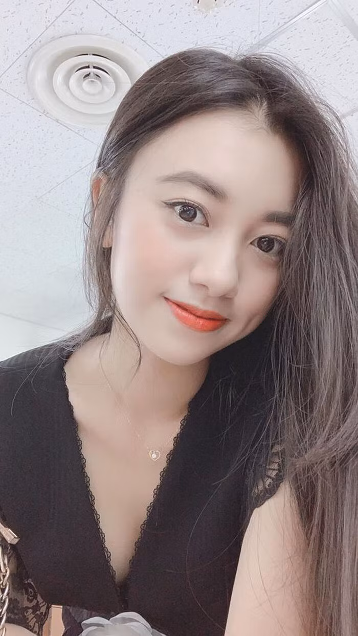“Chị ong vàng” Thúy Quỳnh bị trai lạ “gạ” bán ảnh khỏa thân giá 800 triệu ảnh 3