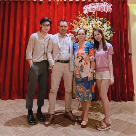Khoe anh gia dinh nhung em trai Hoa Minzy lai chiem tron spotlight-Hinh-5