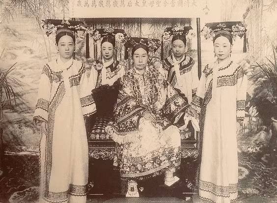 Tu Hi Thai Hau co khuyet diem xau ho gi ma phai mang 