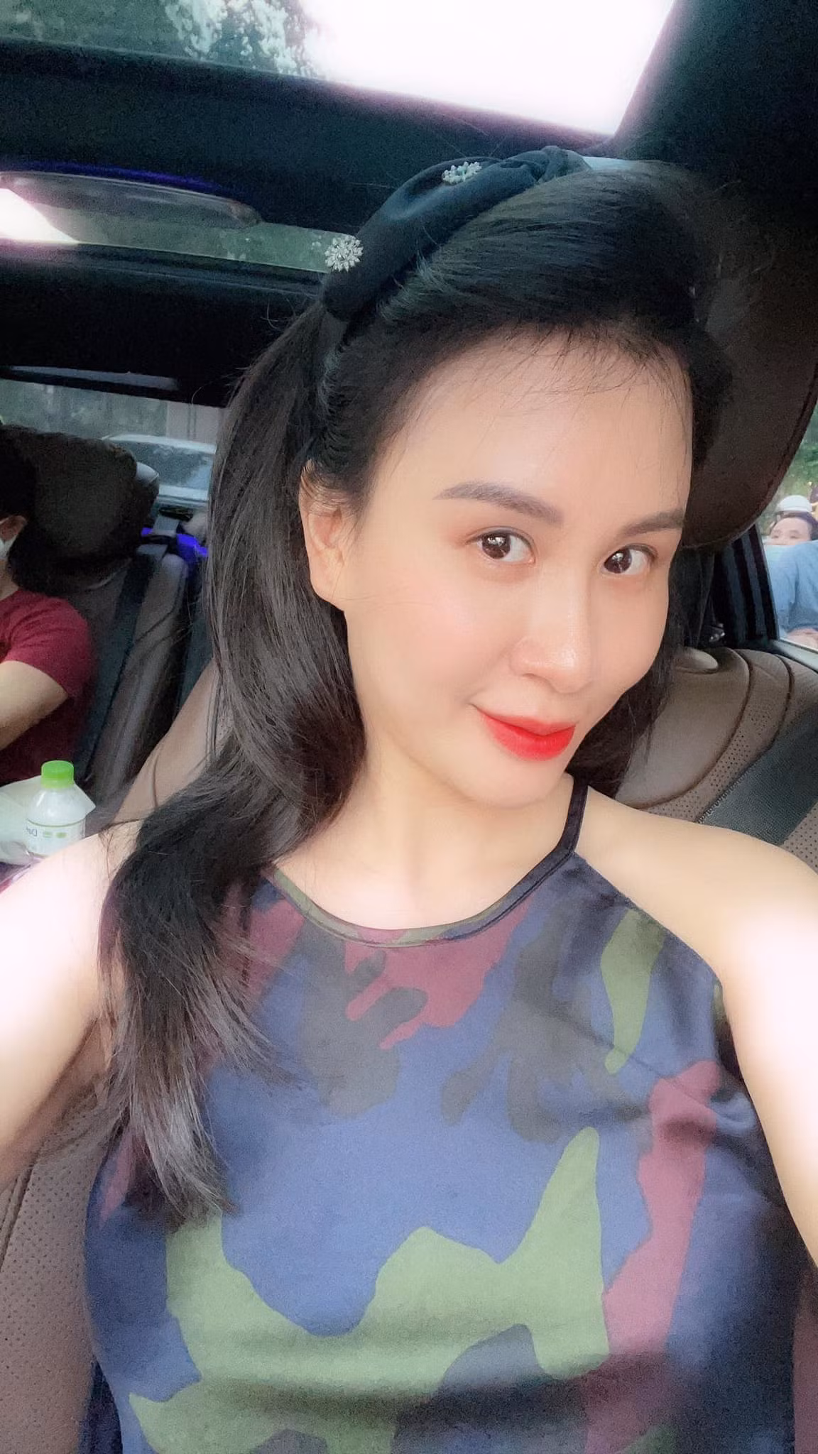 Ngọc Hương sở hữu nhan sắc xinh đẹp, gu thời trang hiện đại và gợi cảm. Sau khi hạ sinh cặp sinh đôi được 6 tháng, vóc dáng của Ngọc Hương lại thon gọn như xưa khiến nhiều người ngưỡng mộ.