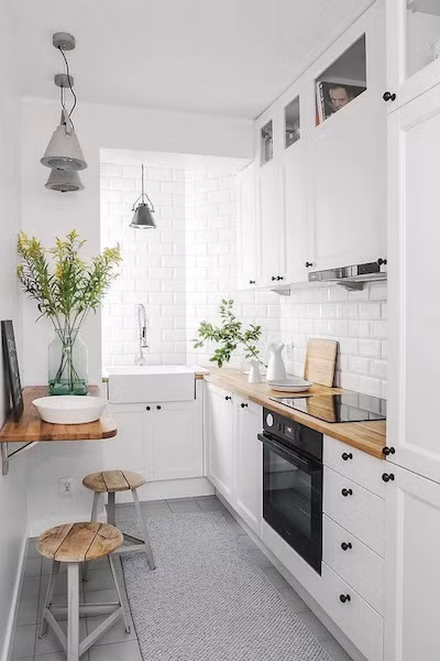 Mẫu nhà bếp nhỏ đẹp này dù diện tích “tí hon” nhưng vẫn đầy đủ công năng sử dụng
