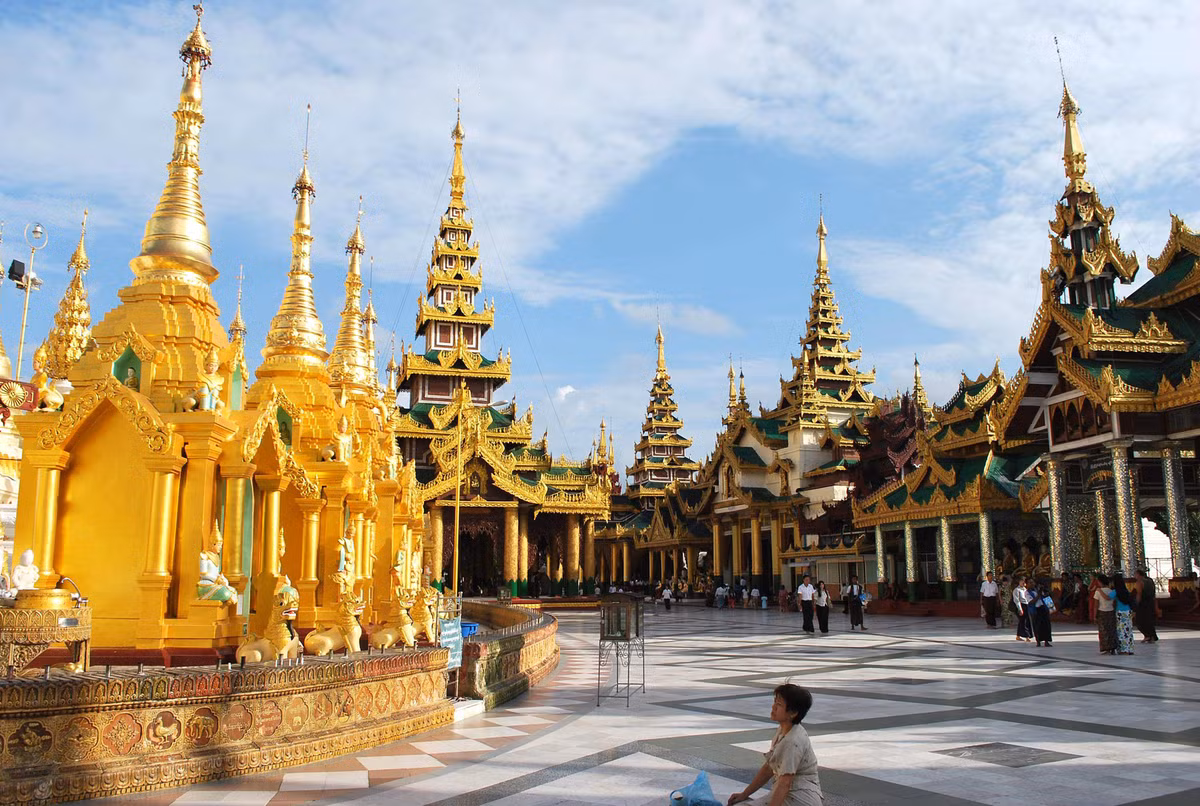 Còn được gọi là Wat Phra Kaew, chùa Phật Ngọc nằm trong khuôn viên của Cung điện Lớn ở Bangkok. Ảnh: dalaco