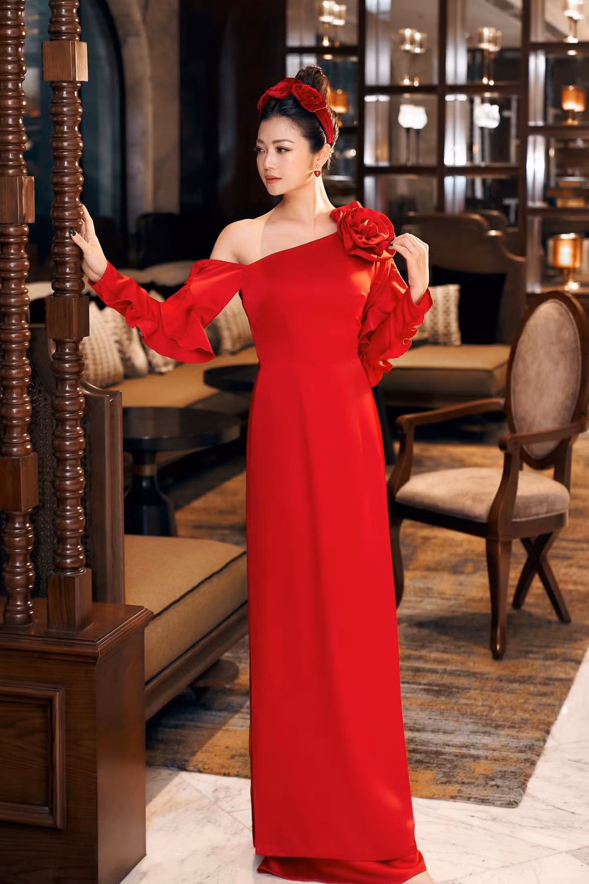 Kiều Anh hiện đang công tác ở Nhà hát Ca múa nhạc Việt Nam. Cô được phong tặng danh hiệu NSƯT năm 2019.