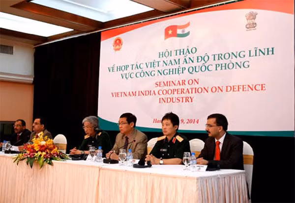 Thượng tướng Nguyễn Chí Vịnh và các đại biểu hai nước dự Lễ khai mạc Hội thảo.