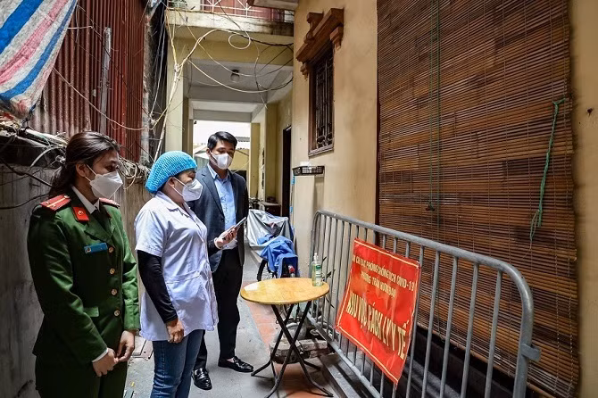 Ha Noi : Y te phuong lam quan quat, sao no trach?