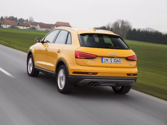 Phiên bản tiêu chuẩn của Audi Q3 2015 vẫn trung thành với động cơ dầu TDI 2.0 lít với công suất 184 mã lực mà mô-men xoắn 380 Nm, mạnh mẽ hơn phiên bản trước đây. Động cơ được kết hợp với hộp số tự động 7 cấp hoặc hộp số cơ 6 cấp độ. Phanh đĩa được trang bị ở 4 bánh để đảm bảo xe có thể dừng trong nháy mắt.