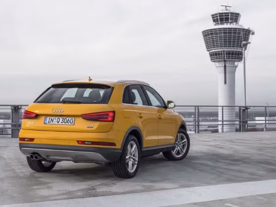 Hãng Audi cho biết mẫu Q3 2015 có mức tiêu thụ nhiên liệu thấp hơn 17% so với những phiên bản trước. Mức tiết kiệm nhiên liệu ấn tượng này có được là nhờ hệ thống Cylinder on Demand giúp chuyển từ chế độ 4 xi-lanh sang 2 xi-lanh khi xe chạy đều ở vận tốc trung bình.
