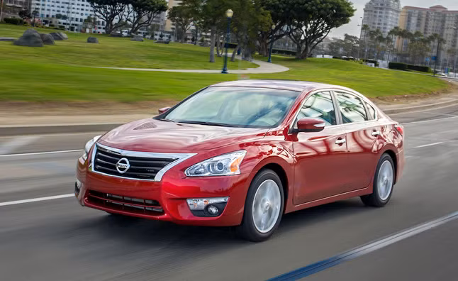 Nissan tiếp tục nằm trong danh sách những nhà sản xuất ô tô ít tin cậy nhất thế giới năm 2014. Cả hai loại động cơ 4 xi-lanh và V6 lắp đặt cho mẫu Pathfinder và Sentra của hãng xe này bị các chuyên gia đánh giá có mức tin cậy thấp.