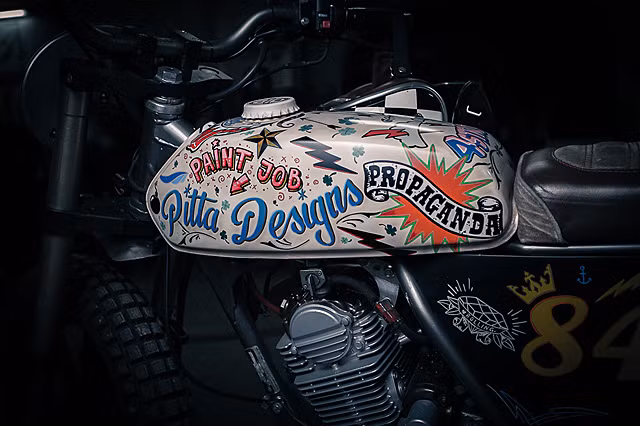 Nhóm độ sử dụng các công tắc mới cho hệ thống đèn và còi Blitz Motorcycles.