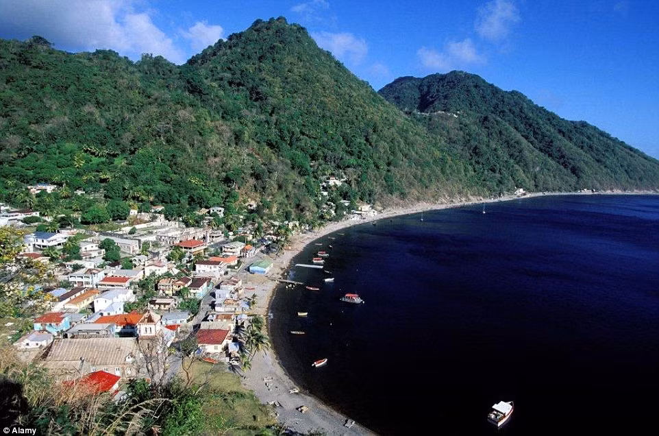 7. (Dominica – 78.000 lượt khách): Thiên đường vùng Caribbean không đông đúc, nhưng lại thiếu bãi biển đẹp và khu nghỉ dưỡng cao cấp. Ngoài ra, núi lửa cũng là nguyên nhân khiến du khách tới quốc gia này ở mức thấp.
