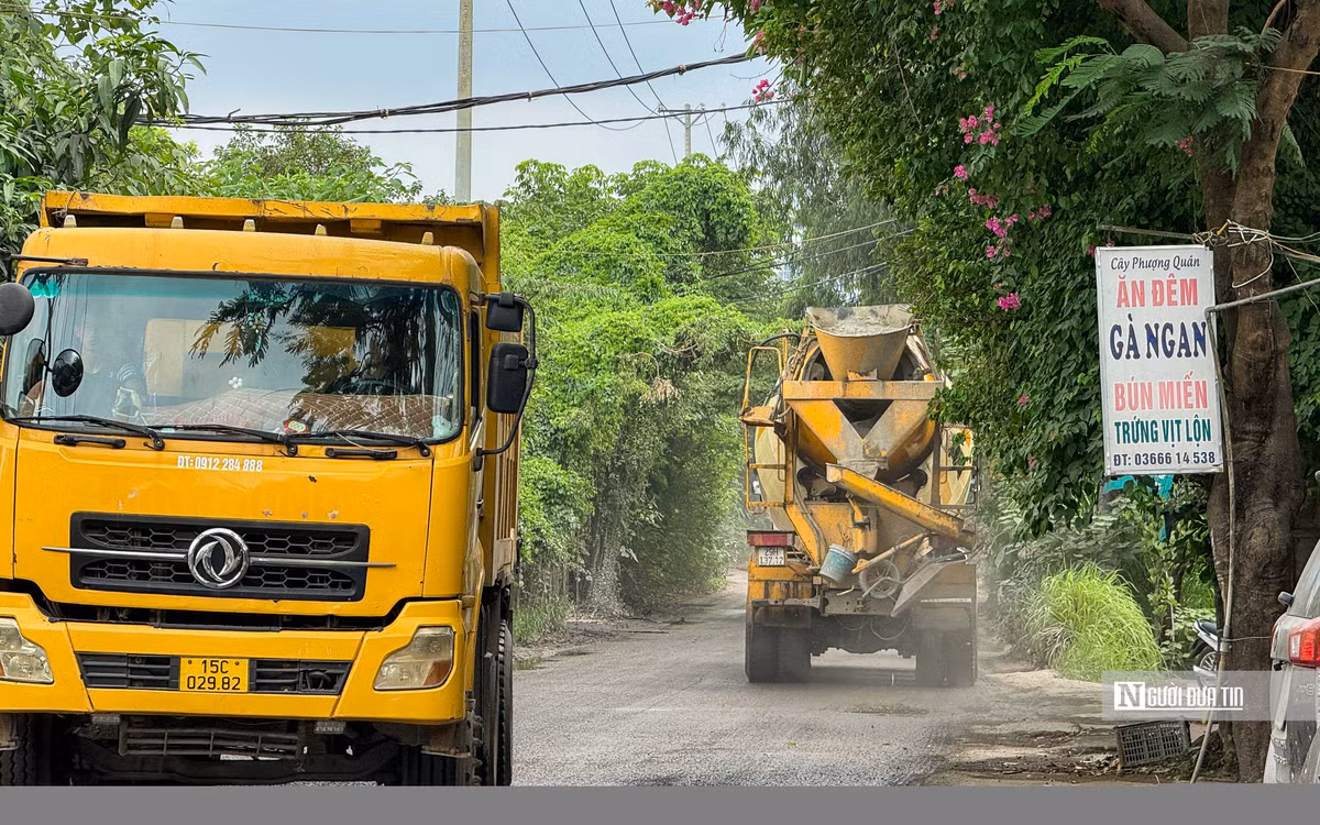 Các xe bồn vẫn tấp nập ra vào tại đây.