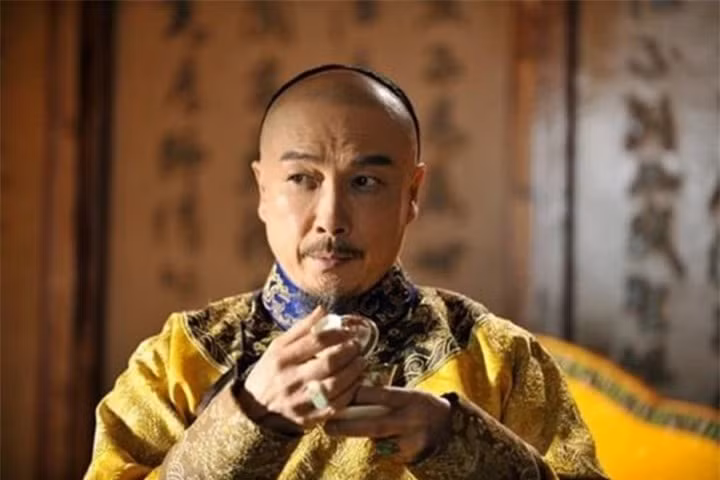 Vi sao cac cung nu tranh nhau 'rua lo rong' cho hoang de?