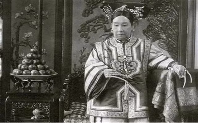 br/> Từ Hy Thái hậu thích chụp ảnh: Những năm cuối đời, Từ Hi Thái Hậu rất thích chụp ảnh, thủ thuật du nhập từ phương Tây để lưu lại những hình ảnh chân thật. 
