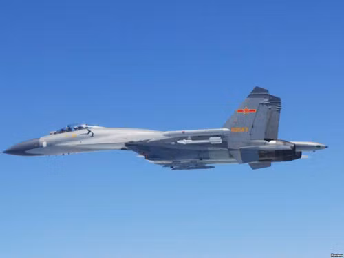 Su-27 Trung Quốc trên không phận Hoa Đông.