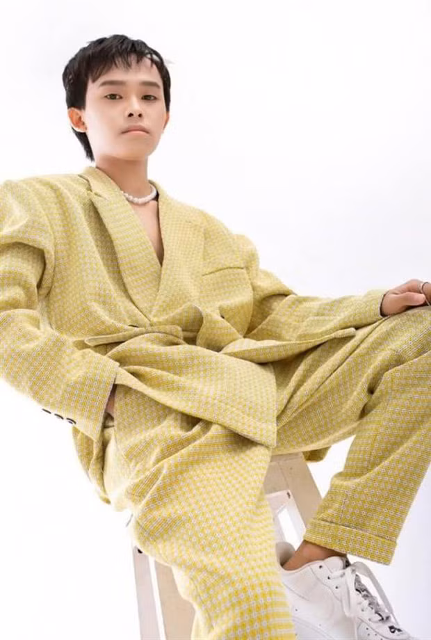 Hồ Văn Cường xuất hiện gầy gò, xanh xao trong buổi giao lưu - Hình 4 Ho Van Cuong xuat hien gay go, xanh xao trong buoi giao luu-Hinh-4