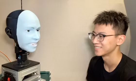 Robot the he moi co kha nang bat chuoc nu cuoi con nguoi