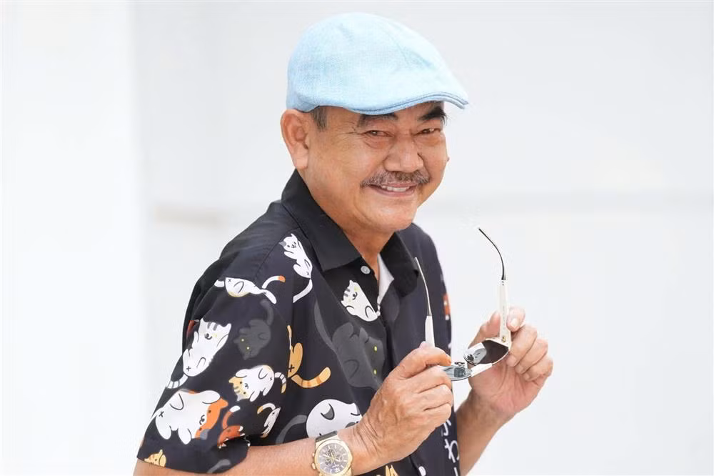 NSND Viet Anh hay dang anh ben co gai tre
