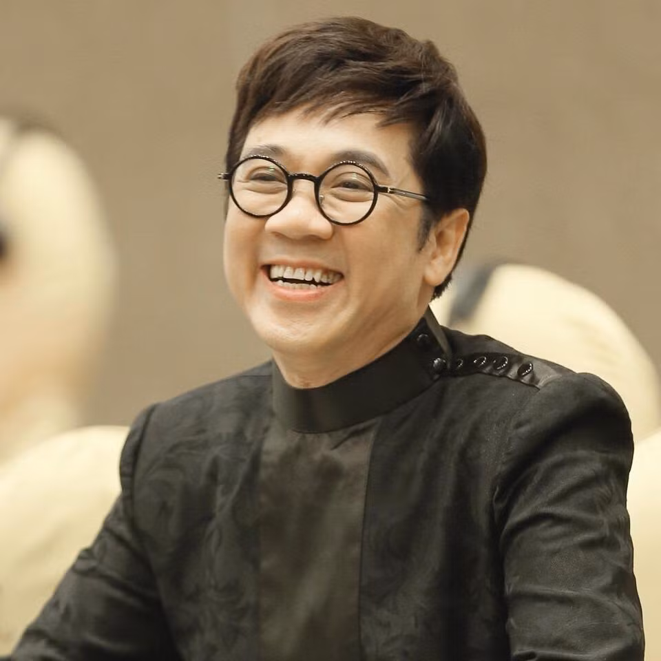 Nam nghệ sĩ chia sẻ từng bị khán giả nhí đuổi đánh trên sân khấu khi đóng vai phù thủy trong Nàng Bạch Tuyết và 7 chú lùn, hay chuyện nữ khán giả nán lại cuối đêm diễn, chờ Thành Lộc ra để "mắng như tát nước" vì vai người chồng tệ bạc trong Hãy khóc đi em. 